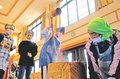 富山・古里小５年生、かけ声に合わせ餅つき　地元産米使用