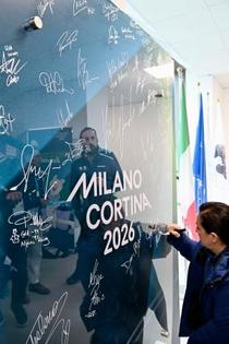 「五輪休戦」願う壁を設置