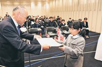 「詩にリズムがある」　高岡・山町ポエム大賞表彰式、ねじめさん入賞作講評