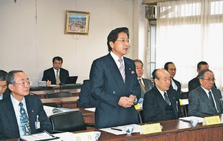 ＜人生のあとさき＞分家静男さん（１１）初代射水市長<br />市町村合併／小杉で２度住民投票