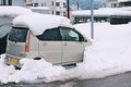 雪に埋もれた車に男性の遺体、目立った外傷なし　ＪＲ城端駅駐車場