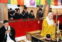 笑顔になる一年に　能登半島地震１年、氷見の上日寺で復興祈願会