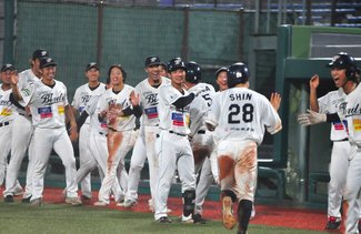 サンダーバーズ完全Ｖなるか<br />後期優勝懸け１５日に最終戦