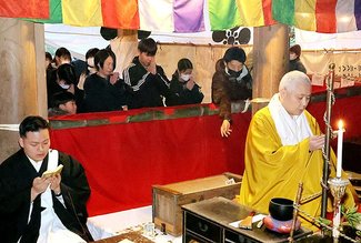 笑顔になる一年に　能登半島地震１年、氷見の上日寺で復興祈願会