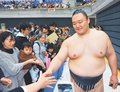 復帰朝乃山に歓喜　大相撲富山場所、取組・トークで会場沸く