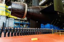 ロシア新型兵器の母艦原潜進水