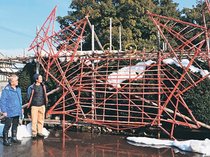 地元名物、カニの雪つりお目見え　富山・岩瀬スポーツ公園