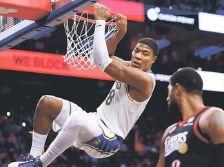 八村は１７得点、チームは競り勝つ