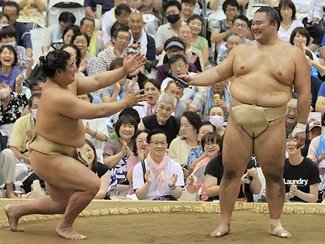 歯磨きは「イカの…」朝乃山が4年ぶり富山で巡業、地元愛トークで古里沸かせる