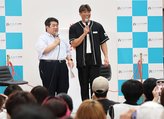 ステージに登壇した糸井さん（右）