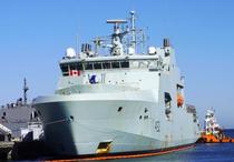 カナダ海軍哨戒艦が横須賀寄港