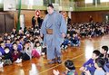 朝乃山関、呉羽小学校で児童と交流