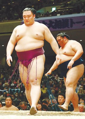 好調朝乃山８強　大相撲トーナメント