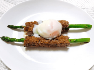 【レシピ有り】ボリューム満点！ナイフとフォークで食べるアスパラつくね【成長期の勝てる！体づくり(90)】