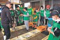 競り体験、気分は漁師　水橋漁港で親子１００人楽しむ