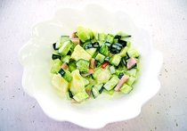 キュウリとパインのサラダ