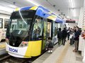 万葉線でラッピング車両「ゼオントラム」運行　日本ゼオン高岡工場７０周年
