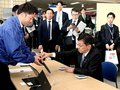 マイナ活用浸透評価　松本デジタル相、朝日町を視察