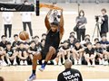 八村、ＮＢＡの練習披露　中高生指導キャンプ「仲良しでも競争心を」
