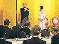 石井夫妻の叙勲祝う、前富山県知事と数学者　２７０人が功績たたえる