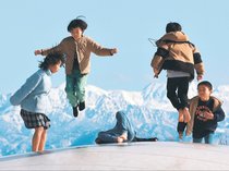 青空へジャンプ　富山・県総合運動公園