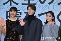 元乃木坂46・1期生の伊藤万理華＆深川麻衣、映画共演でより仲深まる　きのうも一緒に散歩へ「まいまいの犬と仲良くなりたい」