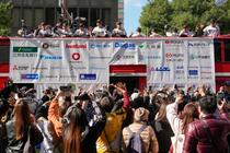 阪神、大阪で優勝パレード