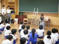 舟橋中生が小学生に絵本読み聞かせ　地元の小学校で