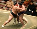 朝乃山 会心の４勝目　春場所５日目、明生を寄り切る