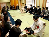 新春の一服を楽しむ　北日本かたかご茶会