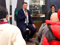 「現役時代は毎日必至」　鳴戸親方が富山の時計店一日店長でトークショー