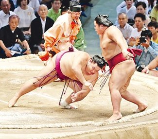 朝乃山、大栄翔に敗れ痛恨７敗目　名古屋場所１２日目