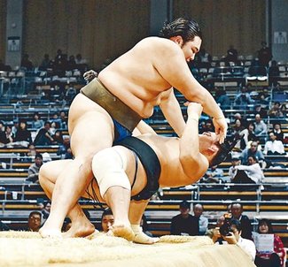 石橋、勇み足で初黒星　来場所の新十両絶望的