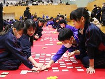 小中学生１９６人が熱戦　高岡で越中万葉かるた大会