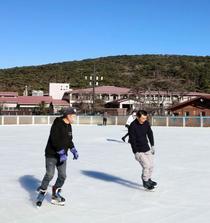 最南端の銀盤、まぶしく初滑り