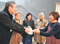 困窮者支援、広がる輪　本社ウェブ「とみふる」きっかけ、県善銀が県内３団体に各２０万円