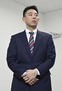 広島の秋山は５千万円減