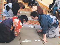 「畳の上の格闘技」体験　ワシントンで競技かるた国際大会