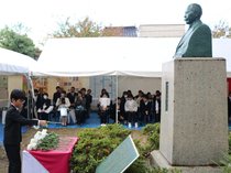 高峰譲吉の功績たたえる　高岡で生誕祭