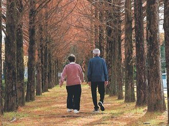 よろずご指南 生き方アドバイス<br />父との別れを悔やむ夫 どう接すれば？