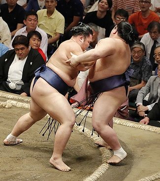 朝乃山、阿武咲押し出し連勝　秋場所２日目