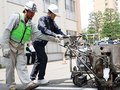 富山工業高生、駐車場の白線引き体験　県安全施設業協会が出前講座