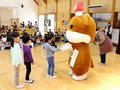 年賀状ありがとう　小矢部のメルギューくん、園児に返事届ける