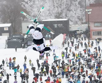 五輪の感動再び、南砺でモーグルＷ杯開幕　女子・冨高２位、男子は堀島３位