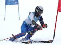 アルペン女子大回転、上野（井波３年）が３連覇　県中学スキー第２日