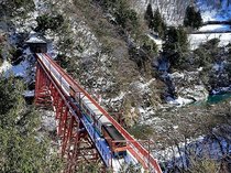 黒部峡谷の雪景色楽しむ　トロッコ電車プレミアムツアー