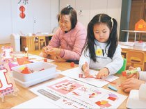 「Ｉ」題材にコラージュ　企画展「石岡瑛子Ｉ（アイ）デザイン」、県美術館ワークショップ開始