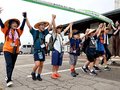 となみ野１０８キロ完歩！　児童９人、３泊４日かけゴール
