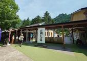 美肌の湯として人気の「秋川渓谷 瀬音の湯」=東京都あきる野市