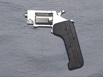 殺傷力ある「玩具銃」輸入　県警、容疑の男書類送検